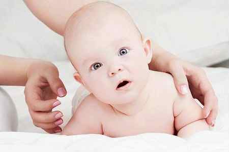 Как лечить кривошею у ребенка 2 месяца