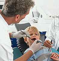 Лечение зубов без бормашины детям