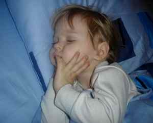 Ребенок скрипит зубами во сне глисты