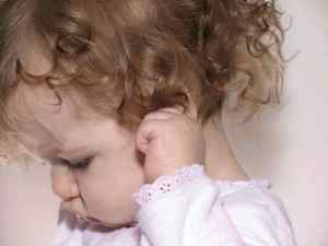 Как лечить золотуху за ушами у детей