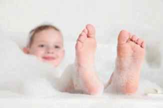 Как вылечить бородавки у ребенка на ноге