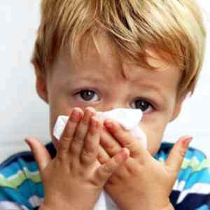 Почему у ребенка красное горло и высокая температура
