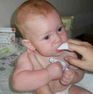 Грибок в горле у ребенка комаровский