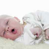 Чем лечить красное горло ребенку 8 месяцев