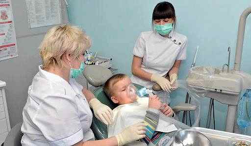 Лечение молочных зубов у детей под общим наркозом