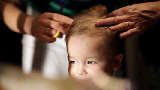Как вывести вшей у ребенка с длинными волосами