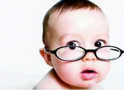Как проверить зрение у новорожденного ребенка