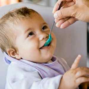 Чем кормить ребенка при отравлении и рвоте