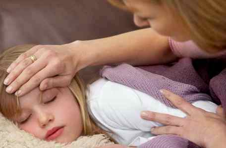 У ребенка после отравления держится температура