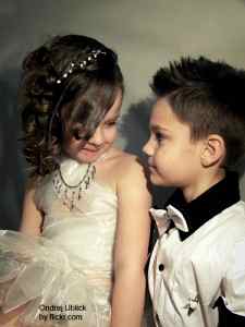 Прически на средние волосы детям на свадьбу