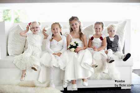 Прически на средние волосы детям на свадьбу