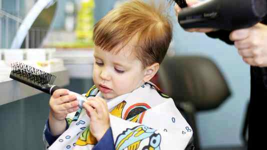 Стричь волосы в год ребенку традиция